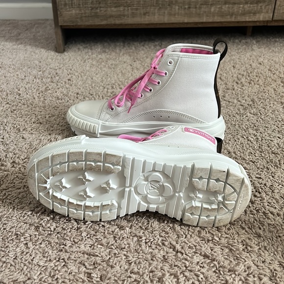 Louis Vuitton LV Quad Sneaker - Picture 3 of 3